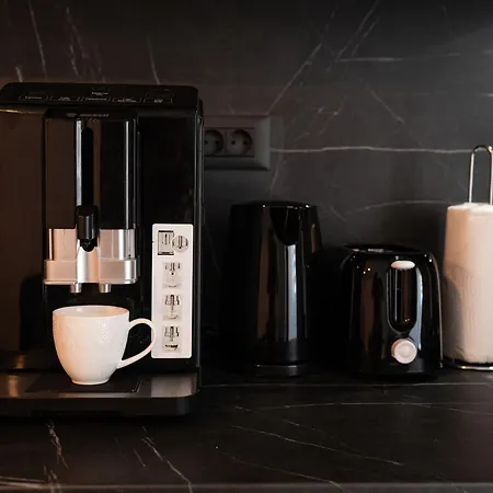 Christian In Odyssey & Pool-parking Apartamento *