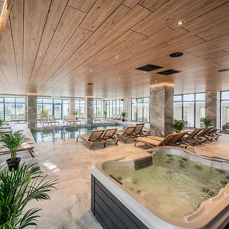 Christian In Odyssey & Pool-parking Apartamento