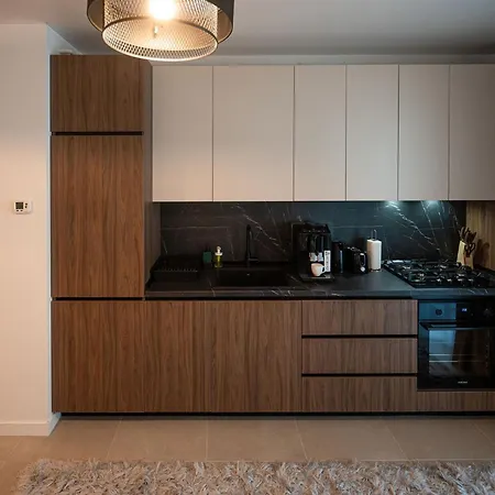 Christian In Odyssey & Pool-parking Năvodari