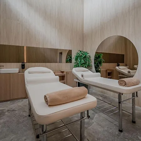 Christian In Odyssey & Pool-parking Apartamento *